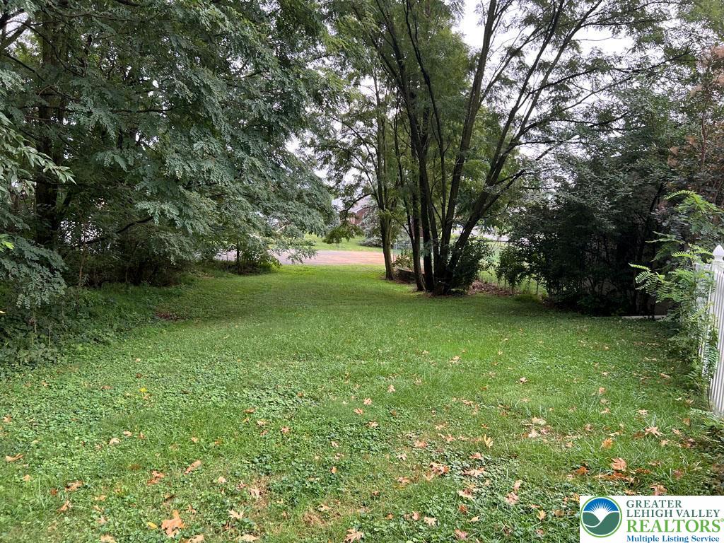 2218 Center Street Bethlehem, PA 18017 - Photo 35 of 38 Yard