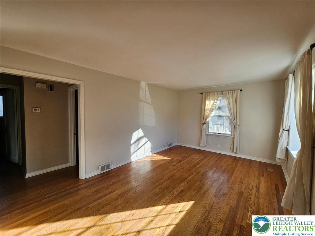 2218 Center Street Bethlehem, PA 18017 - Photo 5 of 38 Living Room
