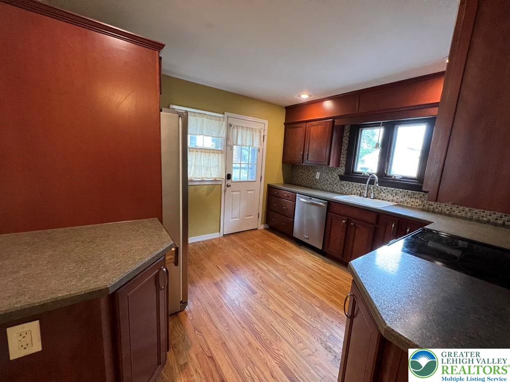 2218 Center Street Bethlehem, PA 18017 - Photo 9 of 38 Kitchen