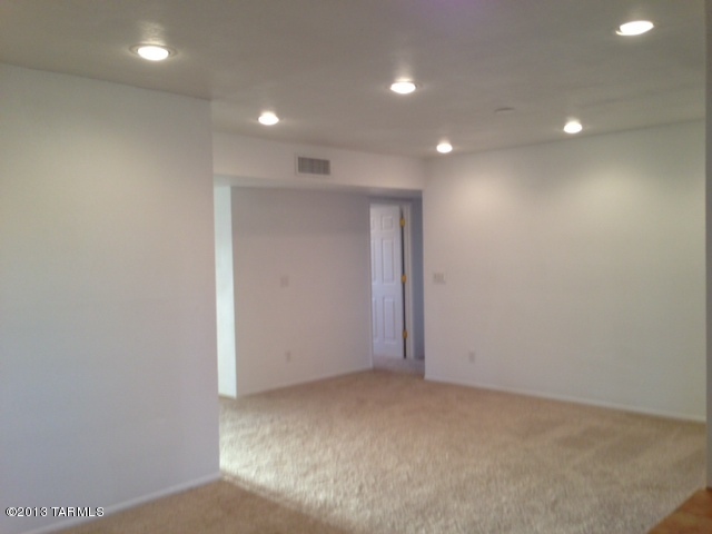 6736 North Galaxy Road Tucson, AZ 85741 - Photo 4 of 24 Gallery Image 4