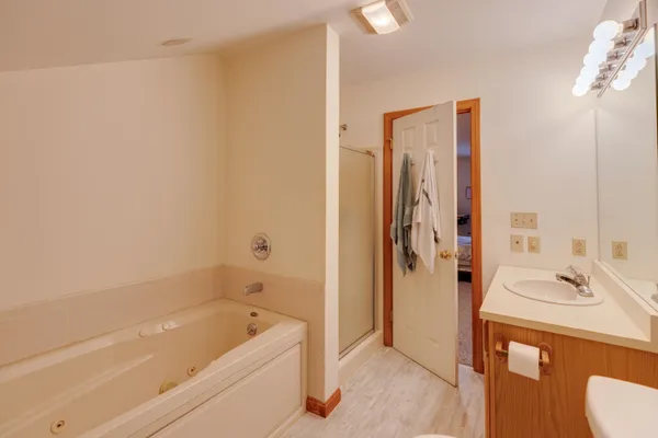 $775,000 | 16 Hillside Circle, Unit 2, Lincoln, NH 03251