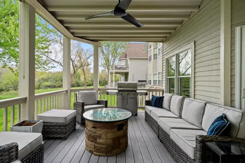 $995,000 | 401 Abbey Ridge Court, Fontana, WI 53125