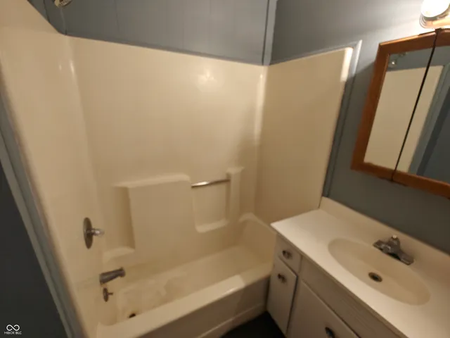 $595 | 116.5 Montgomery Street, Shelbyville, IN 46176