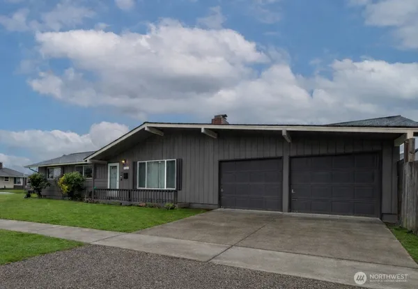 $389,900 | 2026 28th Avenue, Longview, WA 98632