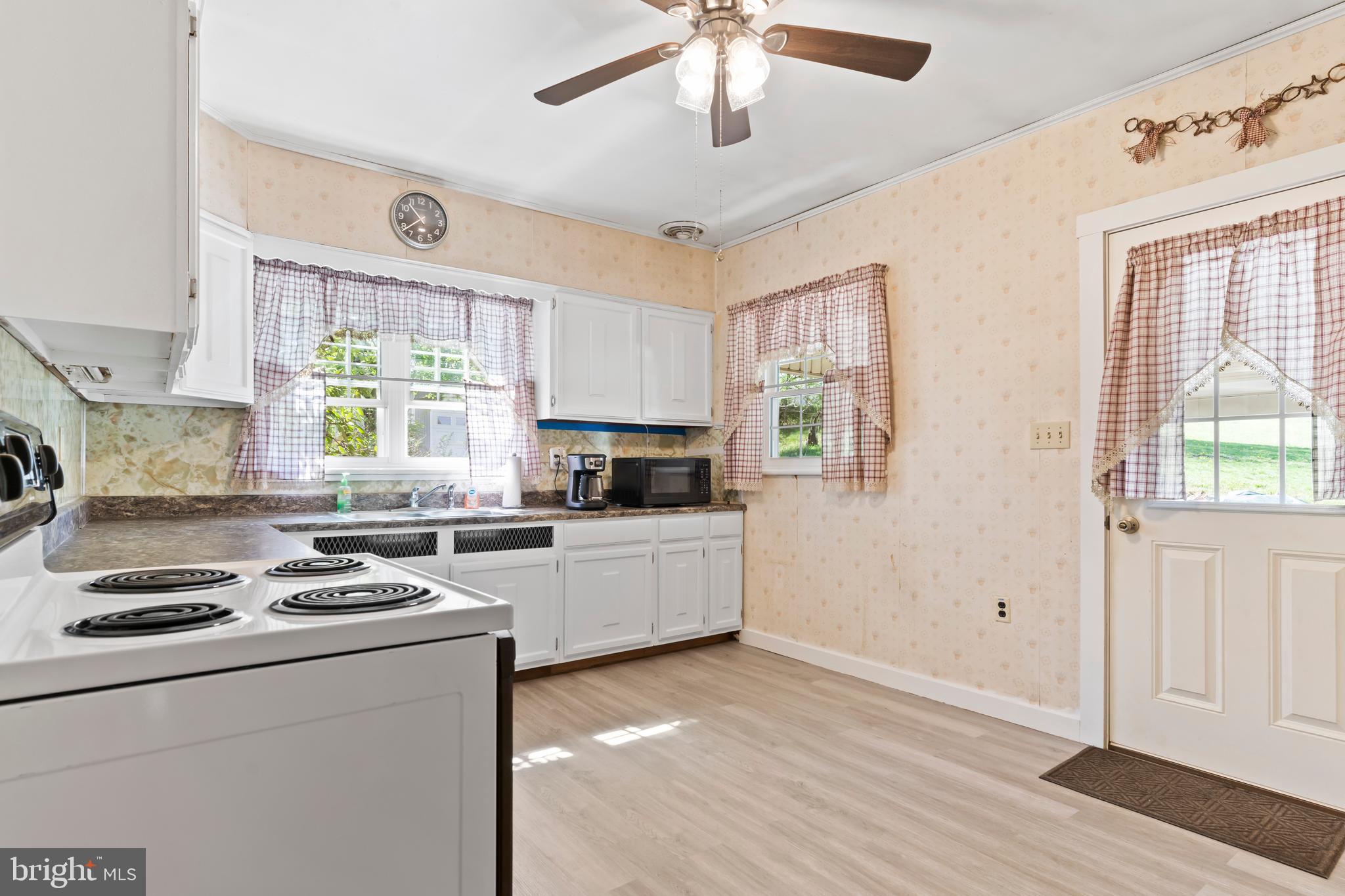 206 East Main Street New Bloomfield, PA 17068 - Photo 11 of 38 Access from kitchen to the rear patio