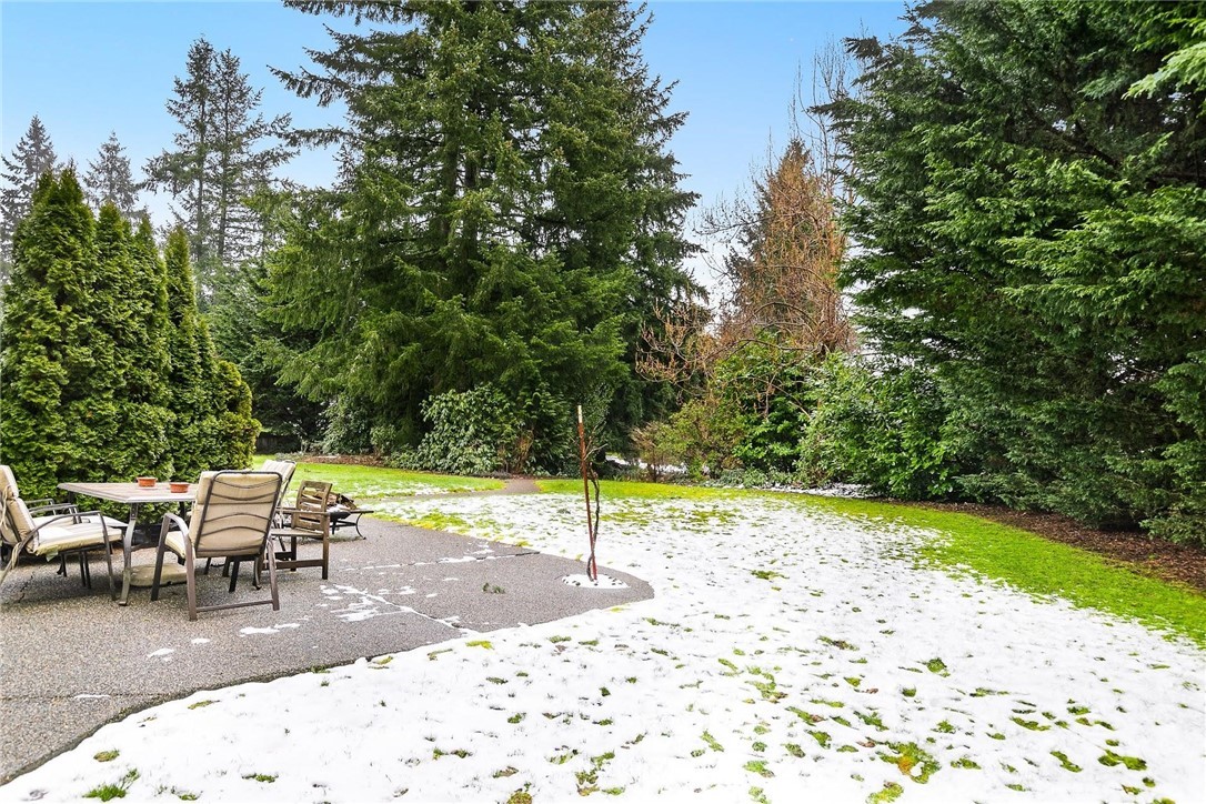 23809 Southeast 243rd Street Maple Valley, WA 98038 - Photo 36 of 40 a view of a patio with a table and chairs