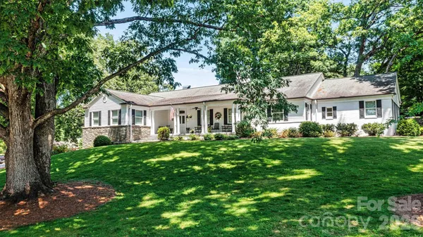 $975,000 | 842 North Center Street, Hickory, NC 28601