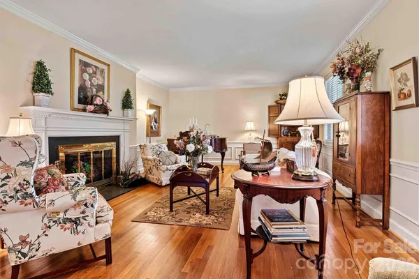 $975,000 | 842 North Center Street, Hickory, NC 28601