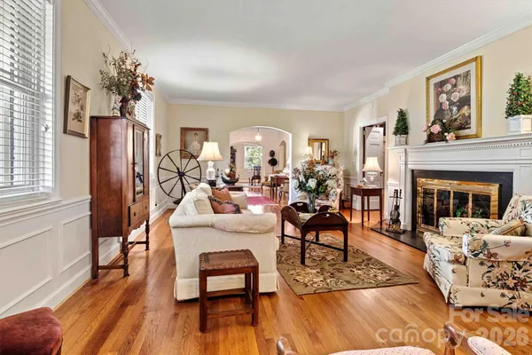 $975,000 | 842 North Center Street, Hickory, NC 28601