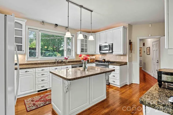 $975,000 | 842 North Center Street, Hickory, NC 28601