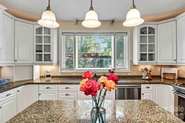 $975,000 | 842 North Center Street, Hickory, NC 28601