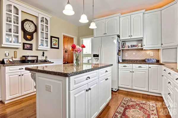 $975,000 | 842 North Center Street, Hickory, NC 28601