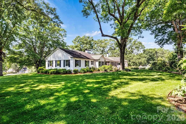 $975,000 | 842 North Center Street, Hickory, NC 28601