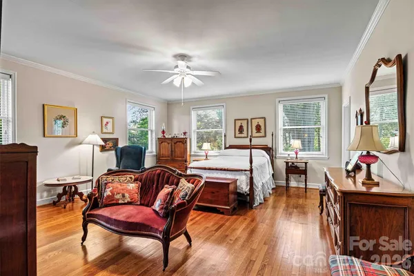 $975,000 | 842 North Center Street, Hickory, NC 28601