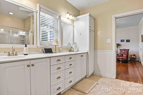 $975,000 | 842 North Center Street, Hickory, NC 28601