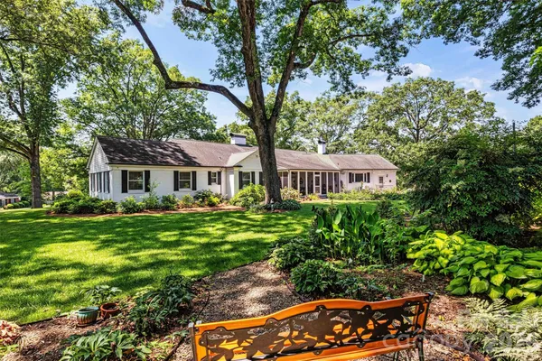 $975,000 | 842 North Center Street, Hickory, NC 28601