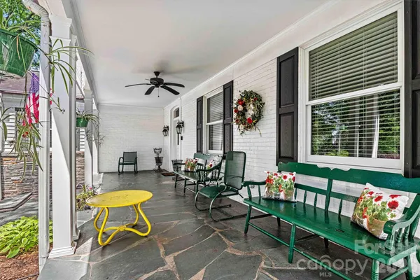 $975,000 | 842 North Center Street, Hickory, NC 28601
