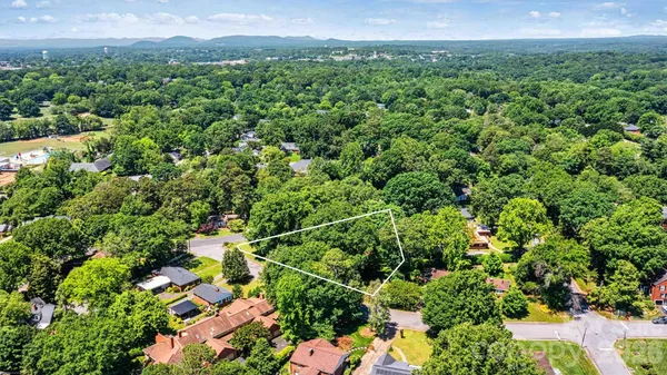 $975,000 | 842 North Center Street, Hickory, NC 28601
