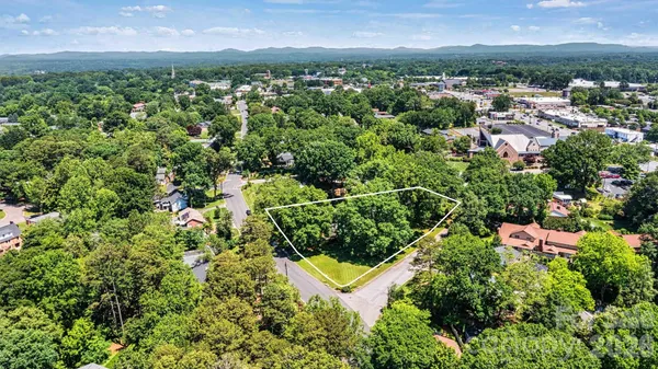 $975,000 | 842 North Center Street, Hickory, NC 28601
