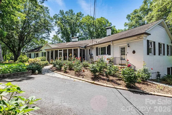$975,000 | 842 North Center Street, Hickory, NC 28601