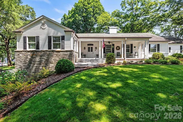 $975,000 | 842 North Center Street, Hickory, NC 28601