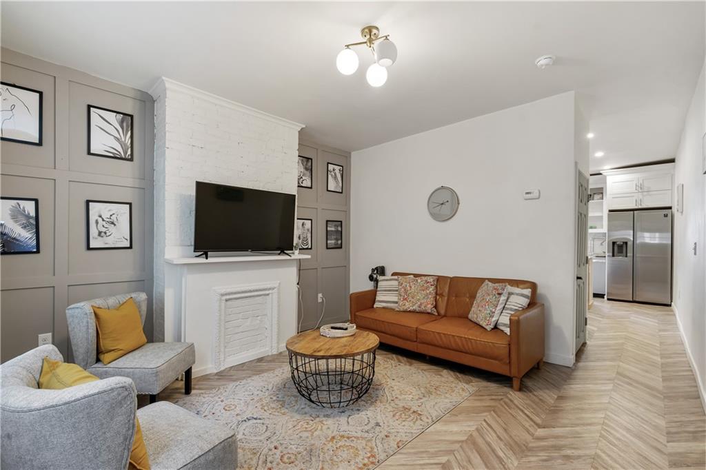 5241 Kent Way Pittsburgh, PA 15201 - Photo 4 of 25