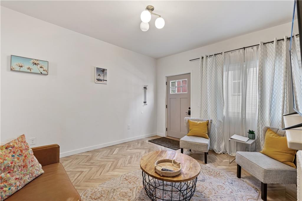 5241 Kent Way Pittsburgh, PA 15201 - Photo 5 of 25