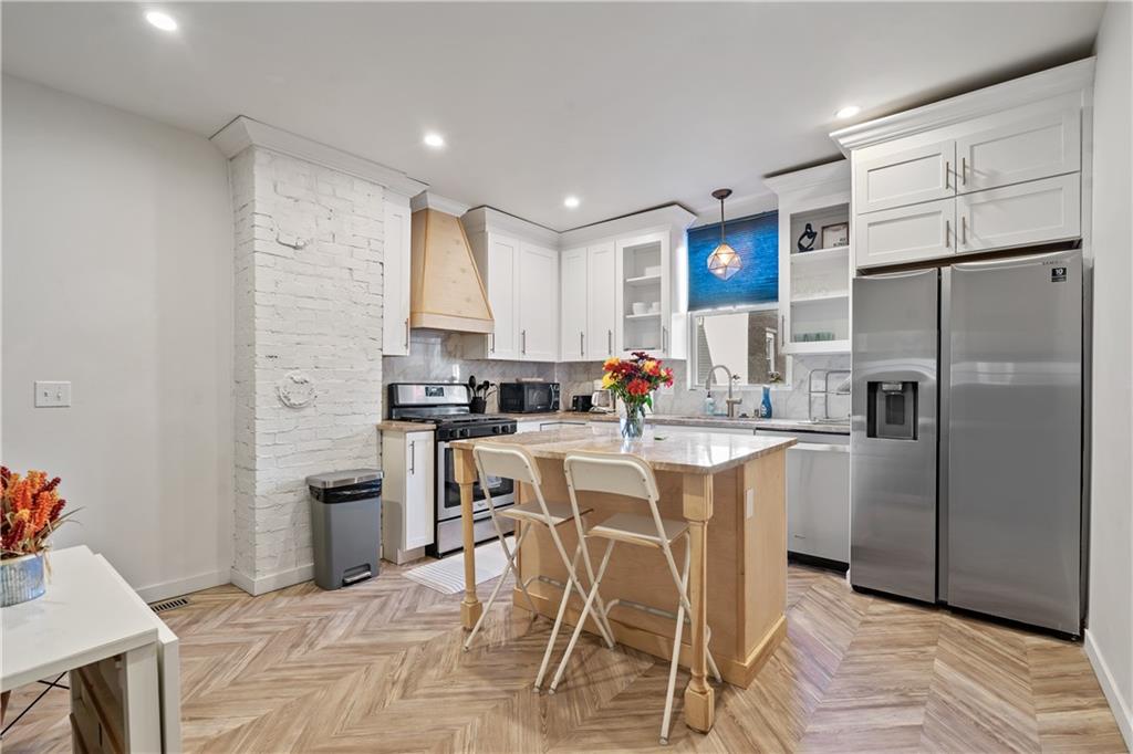 5241 Kent Way Pittsburgh, PA 15201 - Photo 6 of 25