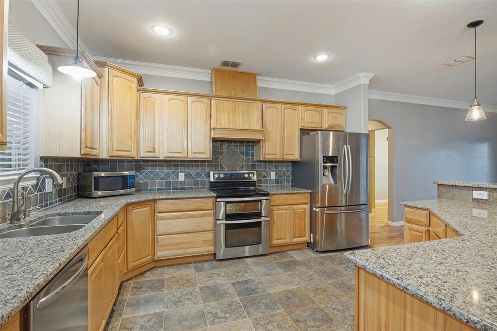 171 Chestnut Road Whitewright, TX 75491 - Photo 8 of 30 Gallery Image 8