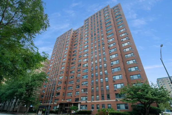$2,200 | 2909 North Sheridan Road, Unit 1601, Chicago, IL 60657