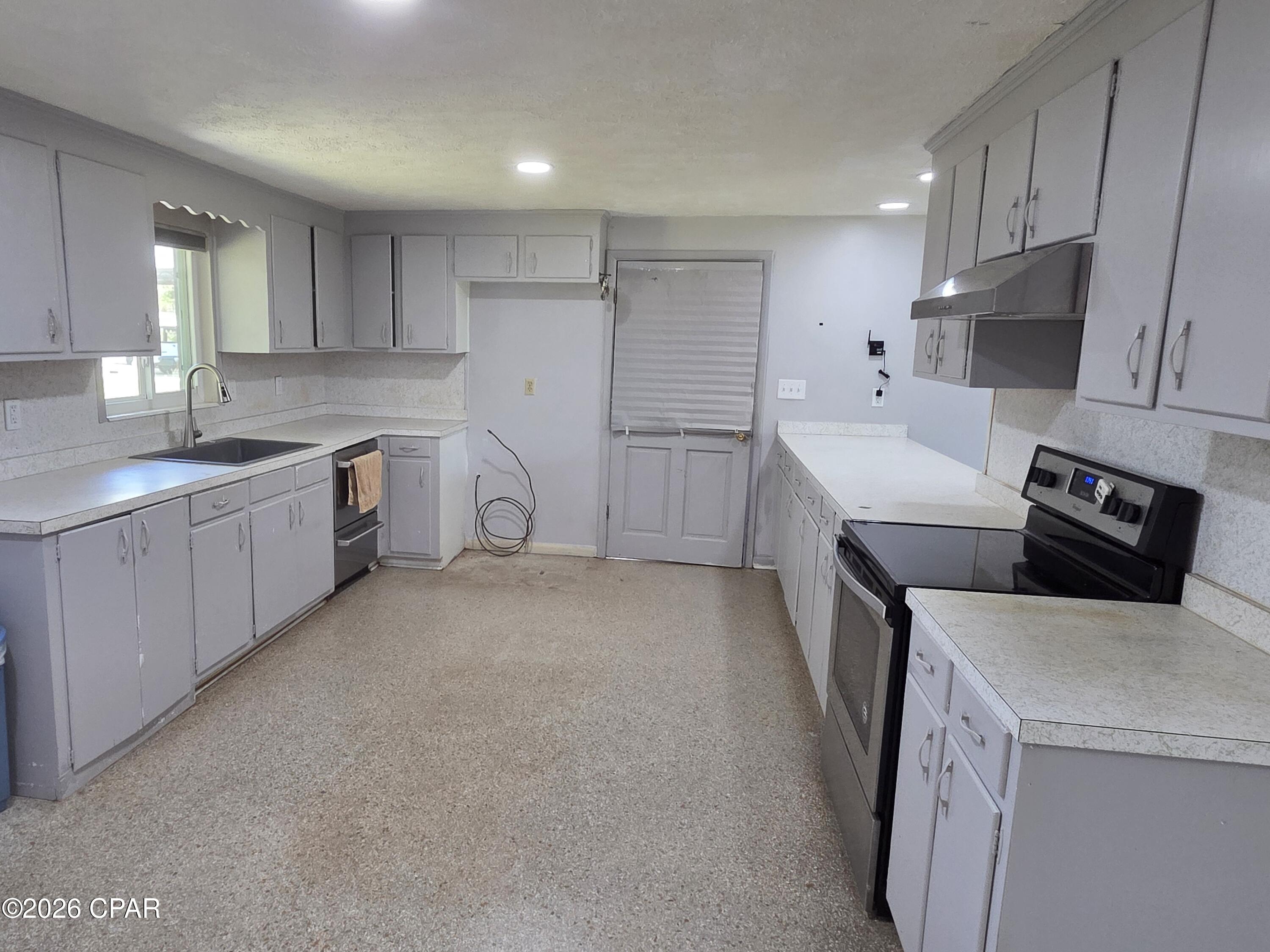 2491 River Road Caryville, FL 32427 - Photo 5 of 23
