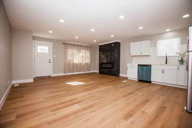 $239,900 | 306 West 111th Street, Chicago, IL 60628