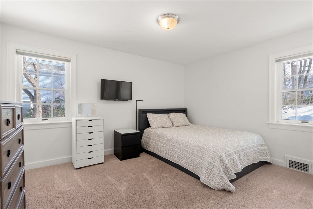 25 Mansfield Road Wellesley, MA 02481 - Photo 24 of 39