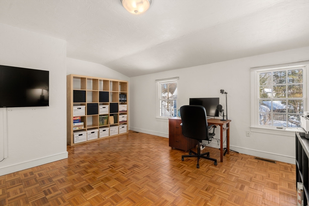 25 Mansfield Road Wellesley, MA 02481 - Photo 28 of 39