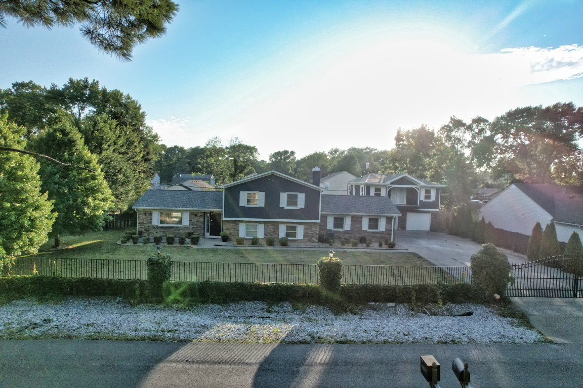 5032 Victoria Road Indianapolis, IN 46228 - Photo 2 of 41