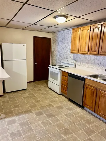 $2,100 | 331-333 East Main Street, Unit 333, Orange, MA 01364