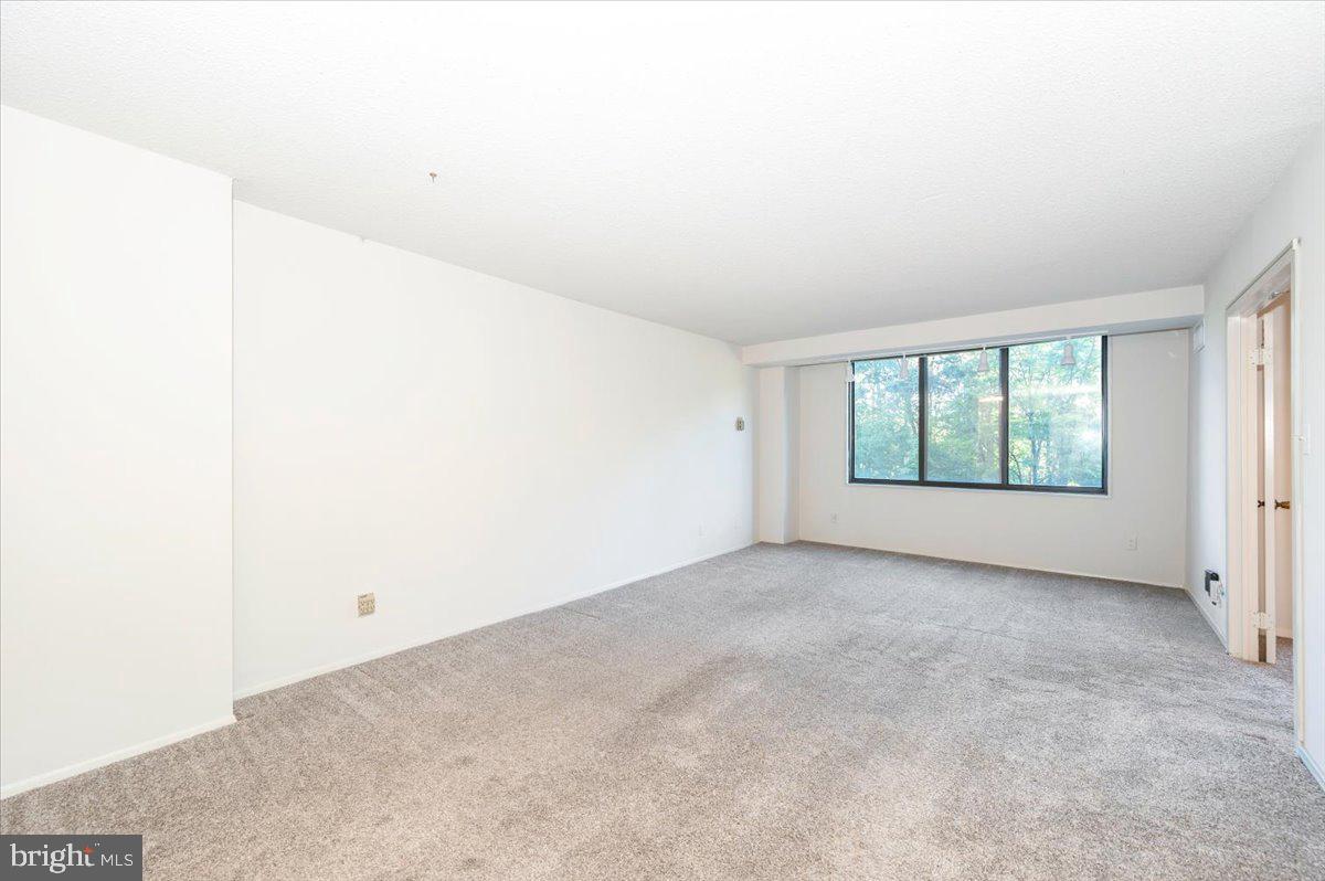 5225 Pooks Hill Road, Unit 616N Bethesda, MD 20814 - Photo 20 of 62 an empty room with windows