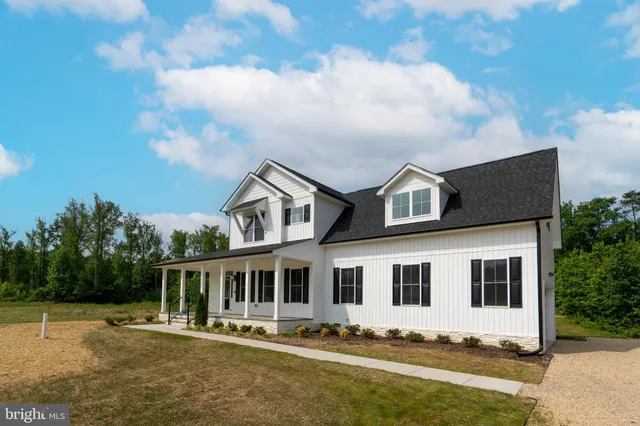a view of a tennis court