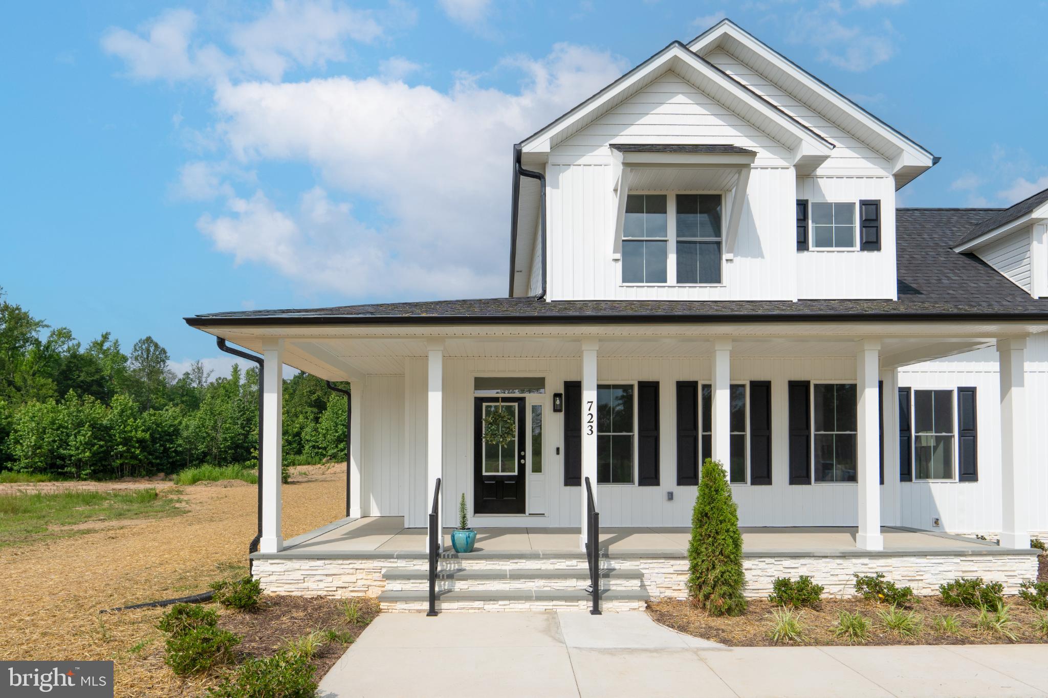 723 Rainbow Ridge Bumpass, VA 23024 - Photo 7 of 60 a front view of a house with porch