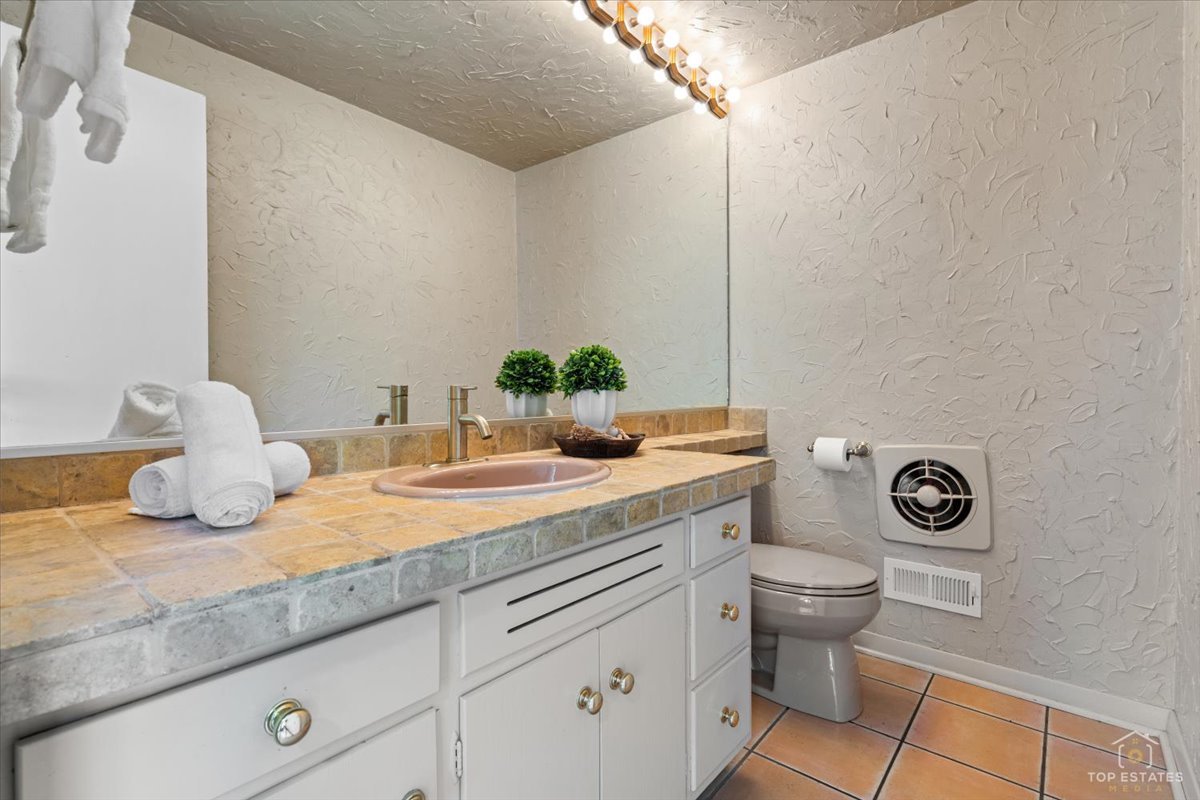 326 Charles Street Geneva, IL 60134 - Photo 25 of 33 a bathroom with a granite countertop toilet and a sink