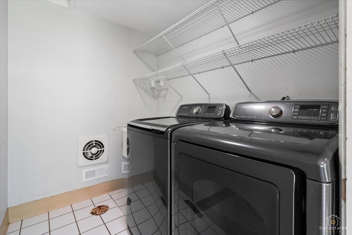 326 Charles Street Geneva, IL 60134 - Photo 26 of 33 a utility room with dryer and washer