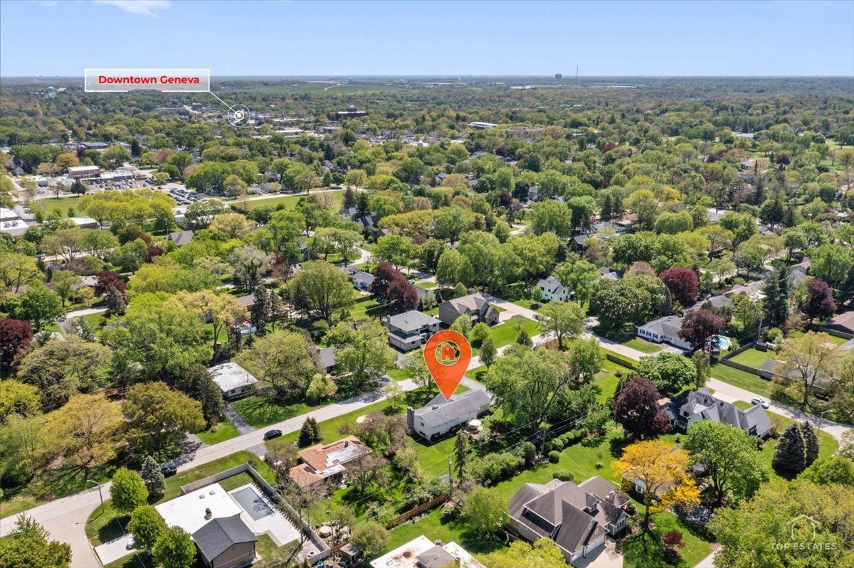 326 Charles Street Geneva, IL 60134 - Photo 31 of 33 an aerial view of multiple house