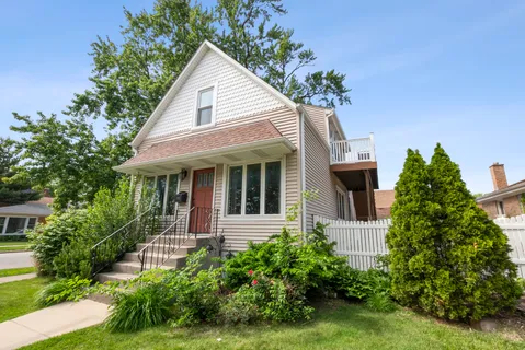 $375,000 | 3858 West 99th Street, Evergreen Park, IL 60805