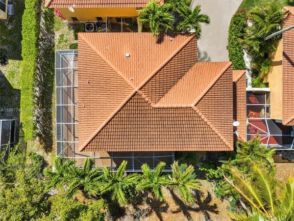 $4,000 | 11407 Lakeview Drive, Unit 4A, Coral Springs, FL 33071