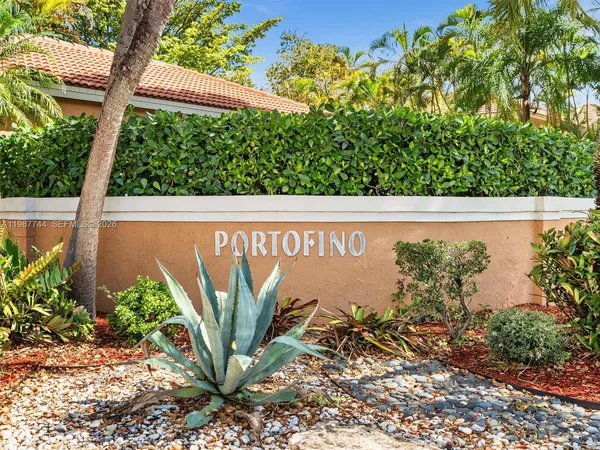 $4,000 | 11407 Lakeview Drive, Unit 4A, Coral Springs, FL 33071