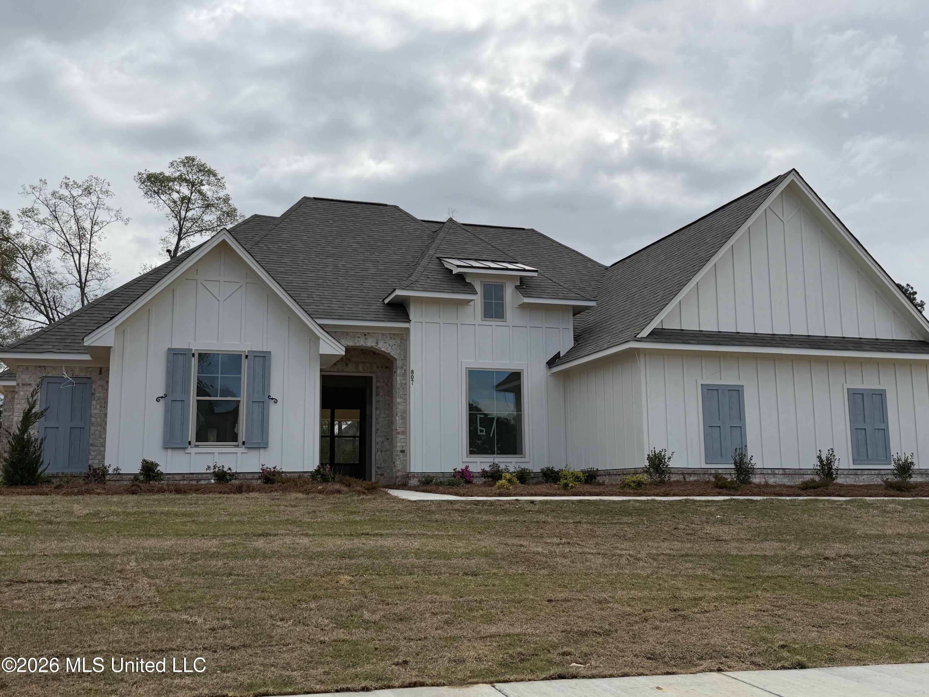807 Albany Street Brandon, MS 39042 - Photo 1 of 6 front