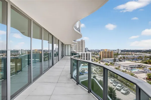 $20,000 | 900 North Ocean Boulevard, Unit 906, Pompano Beach, FL 33062