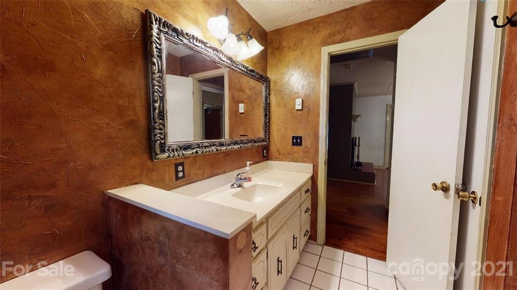 176 Waycaster Road Marion, NC 28752 - Photo 16 of 41 Gallery Image 16