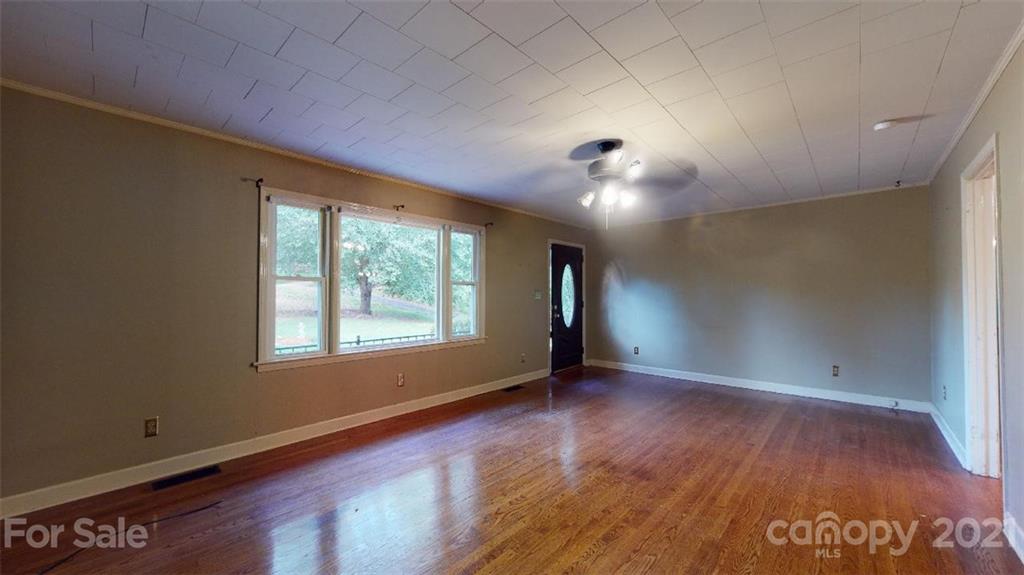 176 Waycaster Road Marion, NC 28752 - Photo 4 of 41 Gallery Image 4