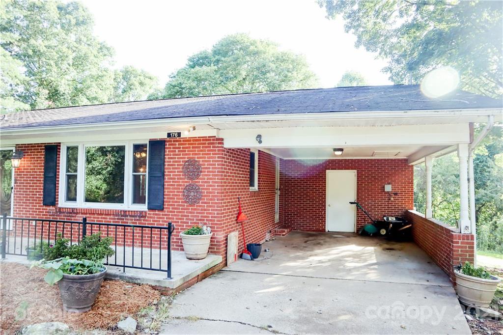 176 Waycaster Road Marion, NC 28752 - Photo 37 of 41 Gallery Image 37